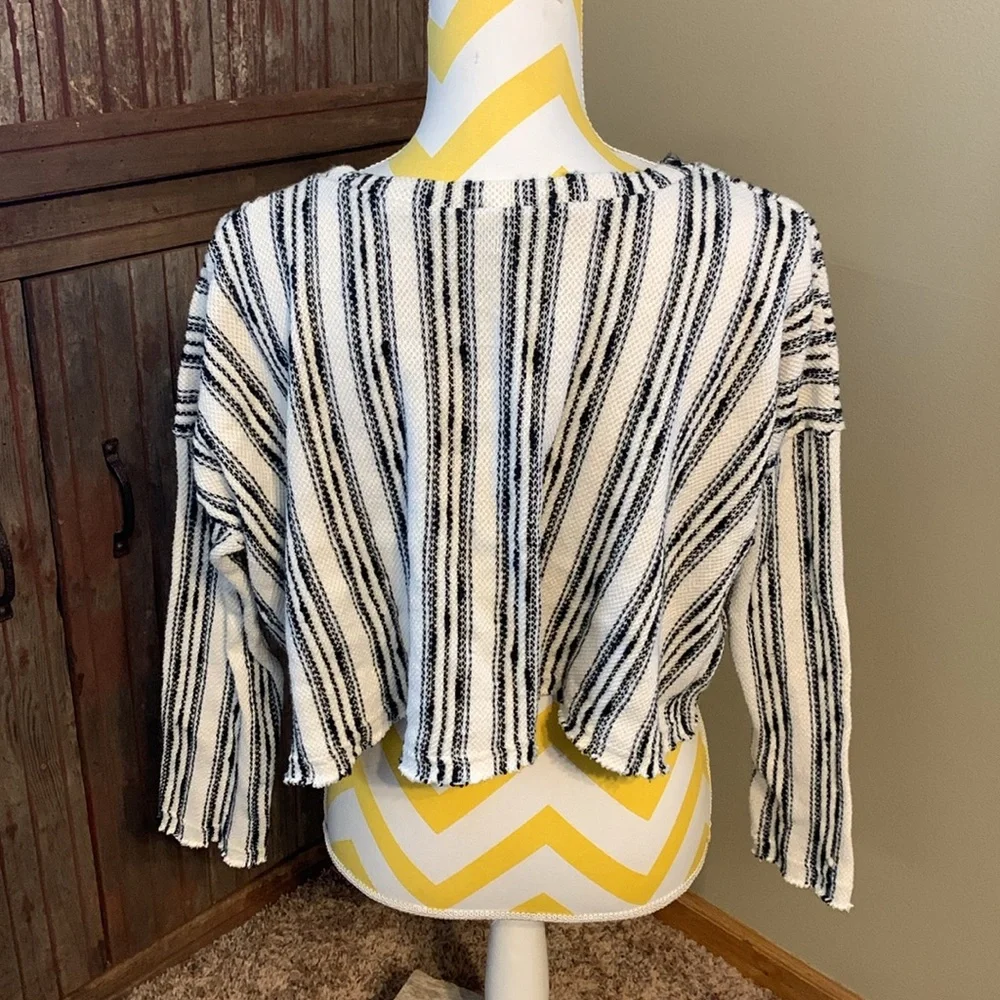 Women’s Juniors Storia White Black Stripes Crop Crewneck Oversized Sweater M - Picture 5 of 7